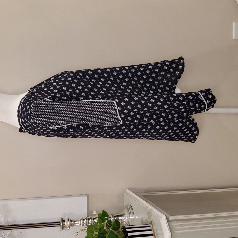 LOFT Beautiful Navy & White Top! 💙💙💙 - Picture 8 of 11